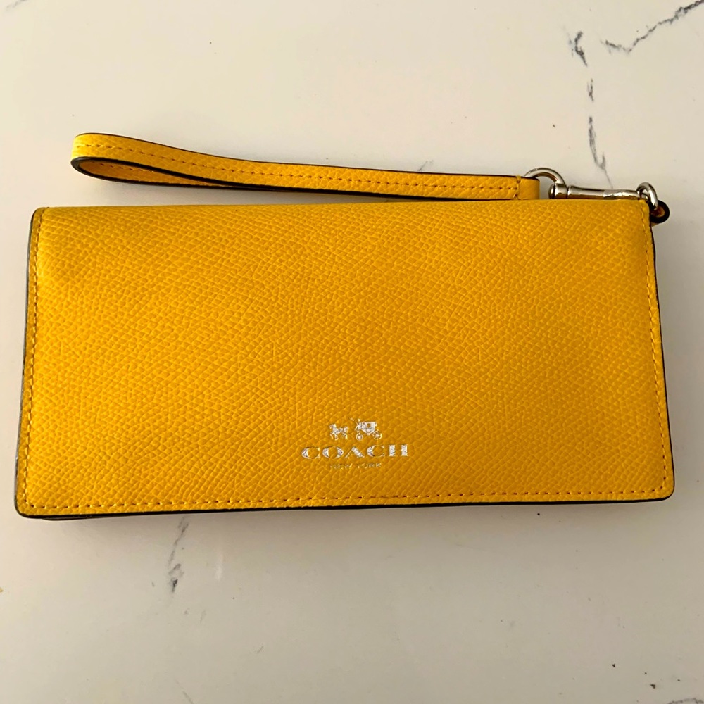 Yellow Coach Set - Picture 2 of 6